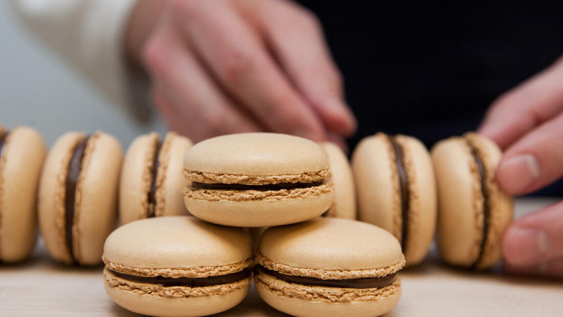3 macarons